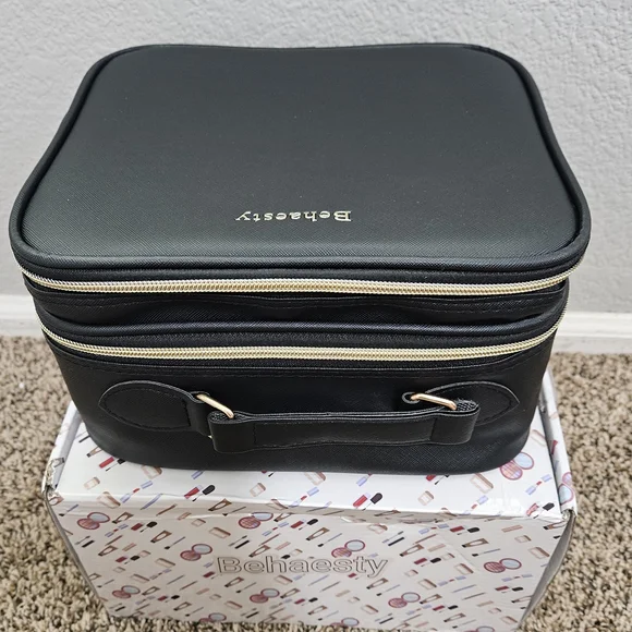 Elegant Black Travel Makeup Bag - Picture 5 of 7